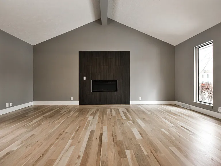 6804 S 140th Ave — Photo 3