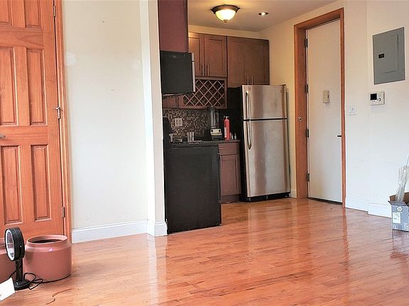 3rd image of 81 Pulaski St APT 21
