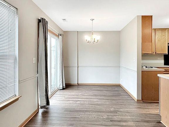 5th image of 391 Wedgewood Cir