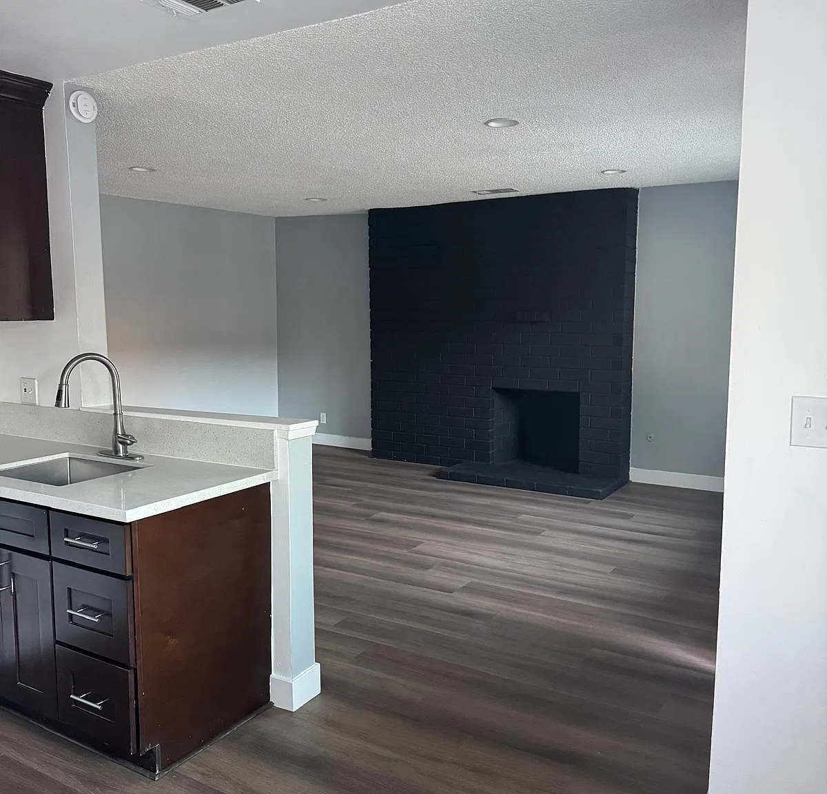 2 bed, 950 sqft, $2,100 — Photo 3