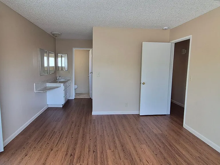 1121 Swallow Ln — Photo 20