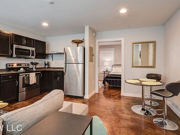 3rd image of 611 Madison St APT 205