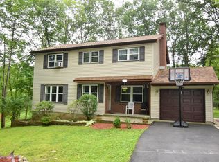 1 Brunswick Dr, Mount Pocono, PA 18344