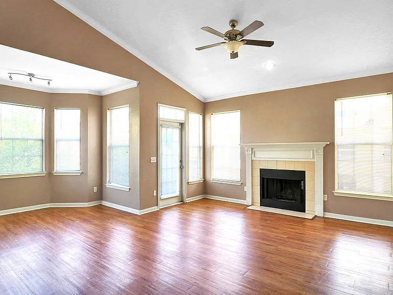 Stone Manor Apartment Homes — Photo 12