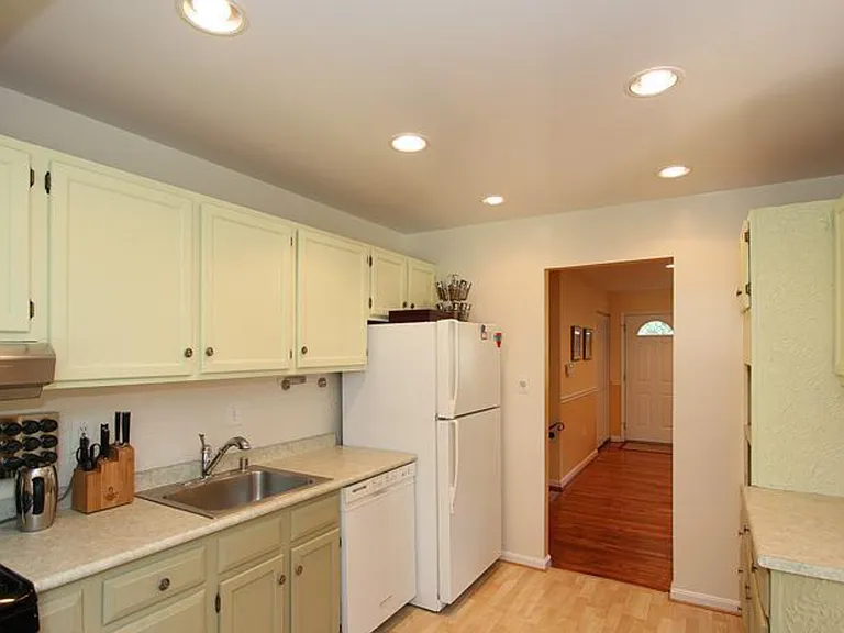 730 Harrington Rd — Photo 7