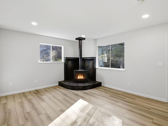 5th image of 19088 Hillhaven Rd