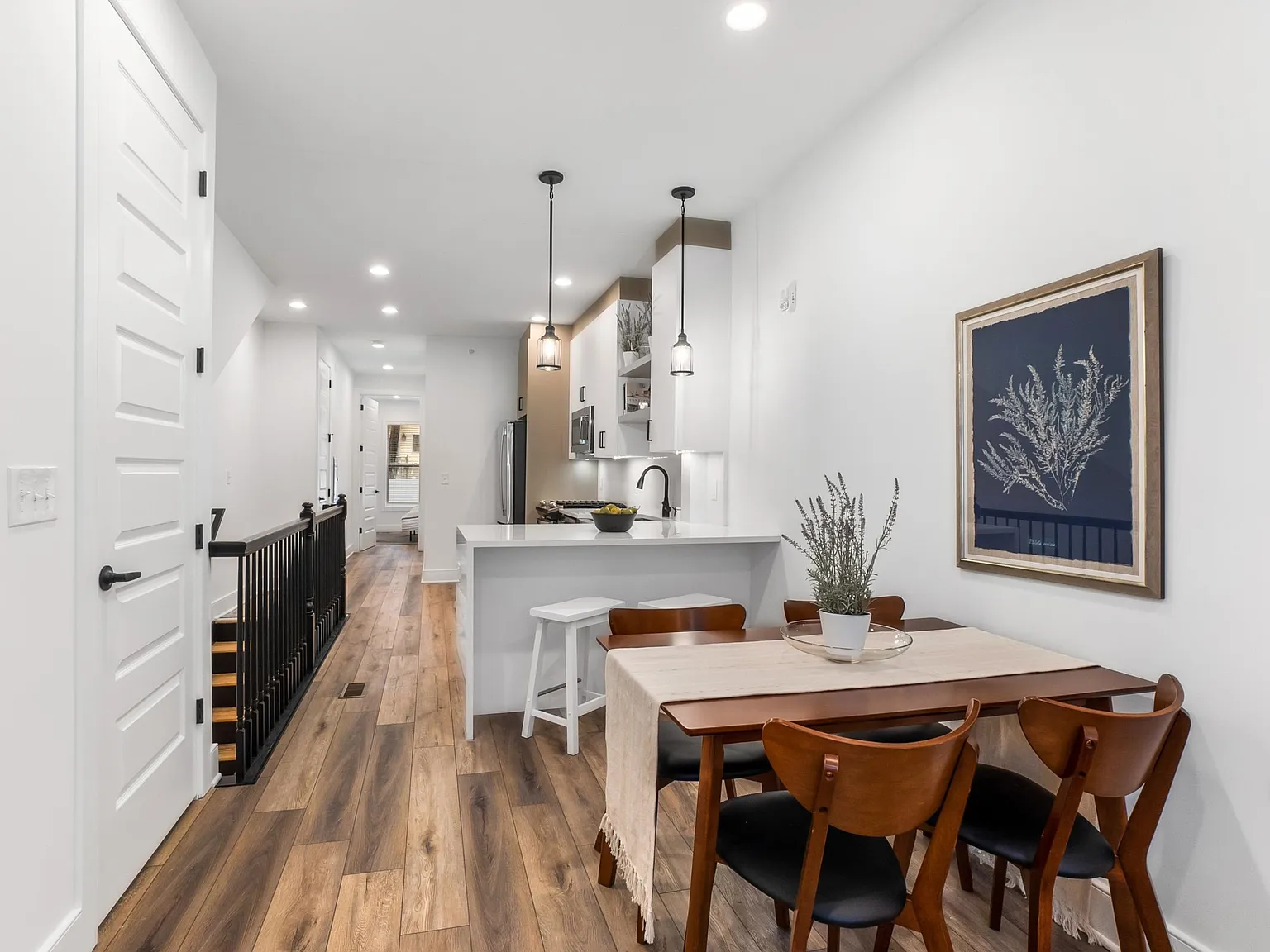 3 bed, 2.5 bath, 1200 sqft, $3,750 — Photo 3