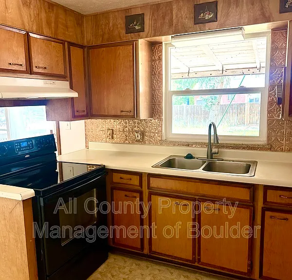 1729 Countess Ct — Photo 5
