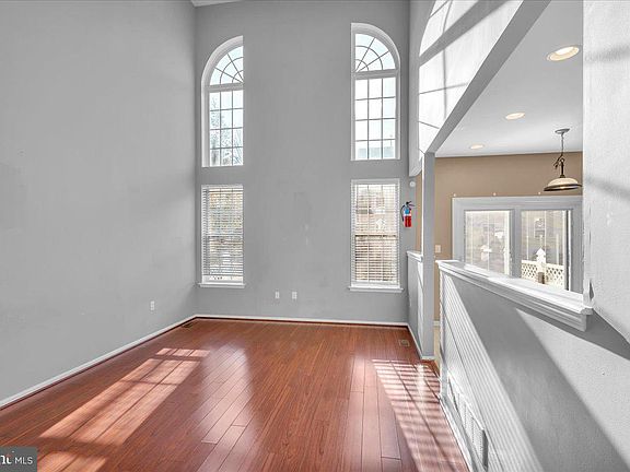 5th image of 171 Pennsbury Ln