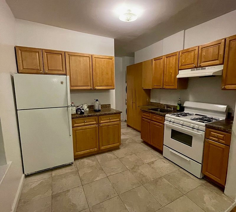 1st image of 3042 30th St APT 4L