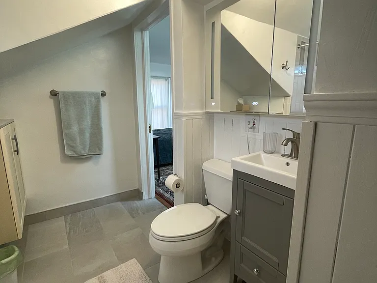 1360 Elizabeth St — Photo 7