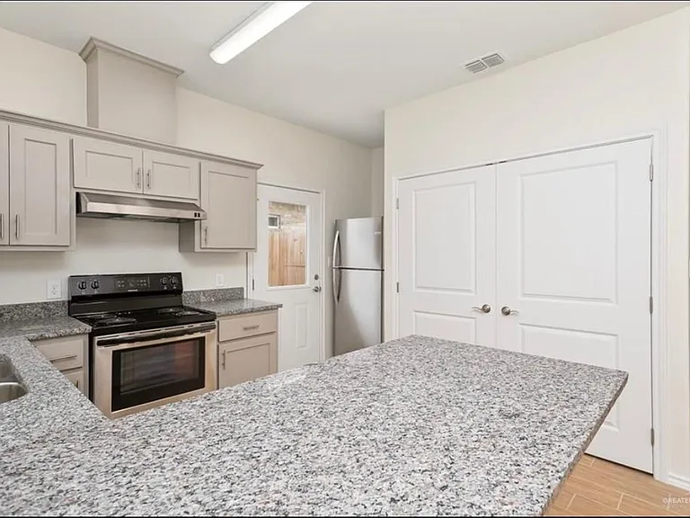 3813 Hawthorne Ave #2 — Photo 3