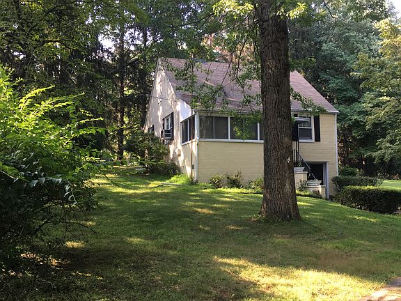 2nd image of 21 Pine Ln