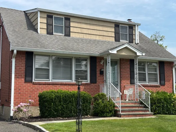 20 Union Ave, Glen Head, NY 11545