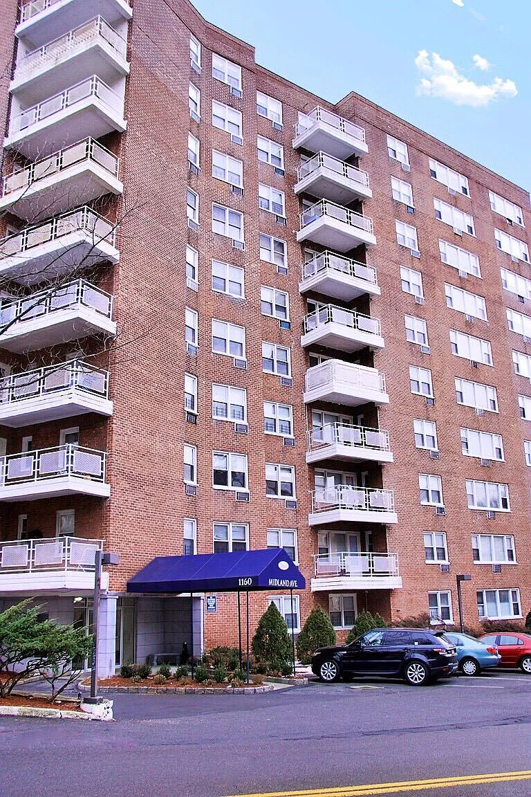 1160 Midland Ave — Photo 1