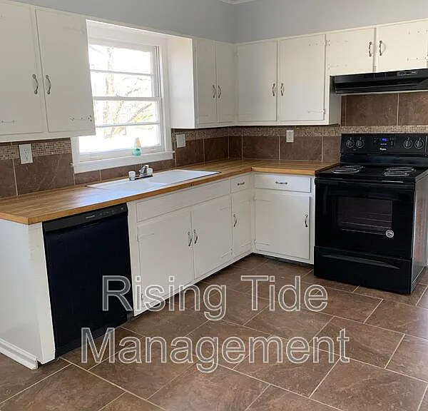 928 Five Mile Rd — Photo 4