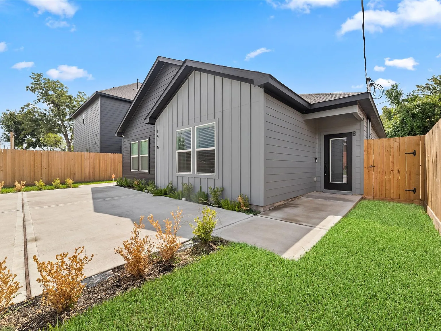 3 bed, 4.0 bath, 2192 sqft, $2,000 — Photo 3