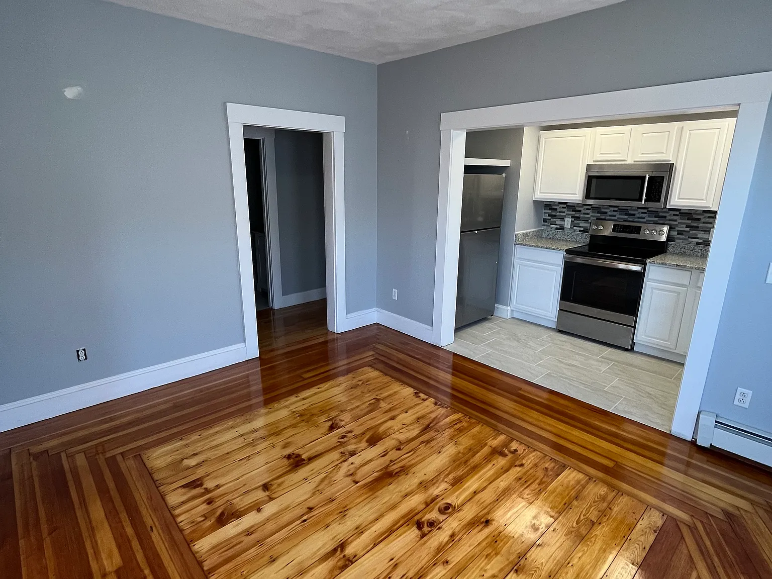 3 bed, 1000 sqft, $3,200 — Photo 4