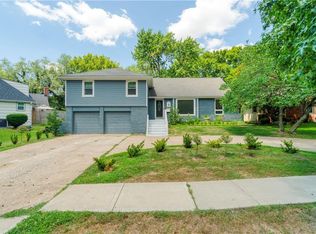 9820 Roe Ave, Overland Park, KS 66207