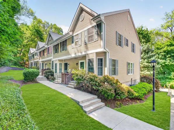 300 West Street #8, Mount Kisco, NY 10549
