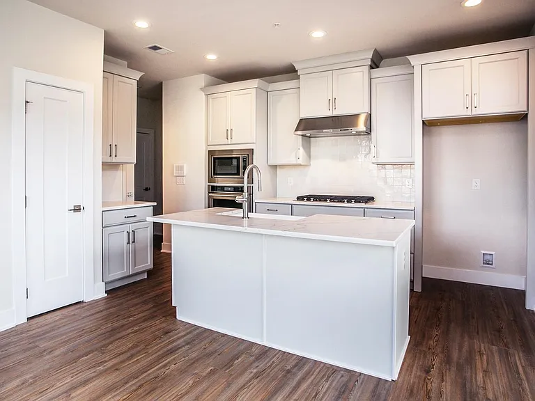 665 Levering St #665 — Photo 13