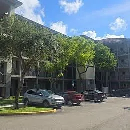 2801 Riverside Dr #401 Photo 1