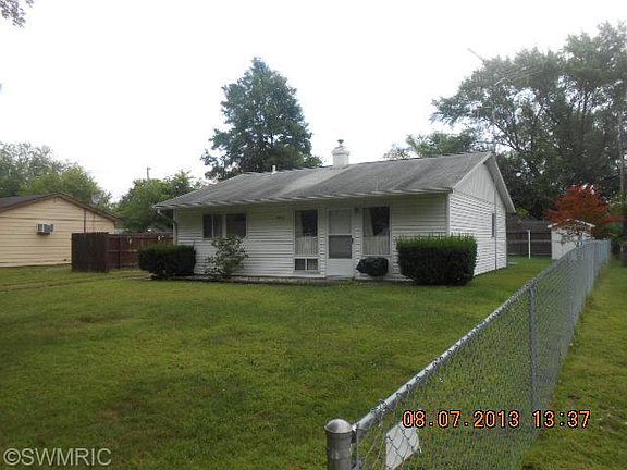 3rd image of 2415 Eastfield Dr