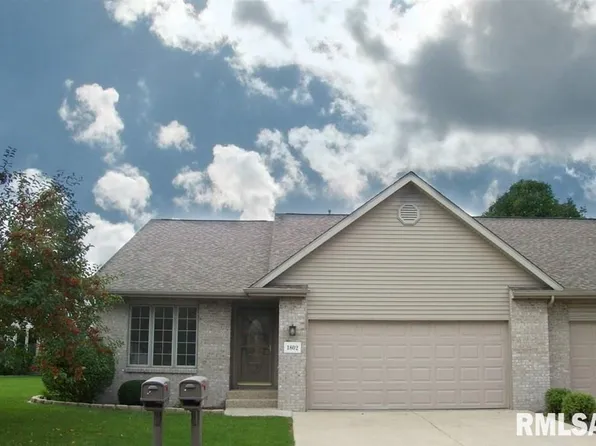 1802 Golfview Ln, Pekin, IL 61554