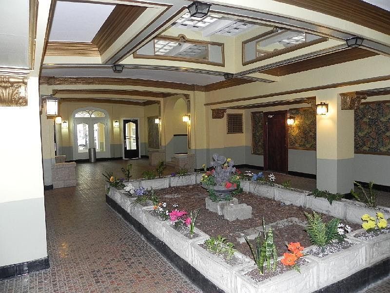 2nd image of 905 W Carmen Ave #Gdn