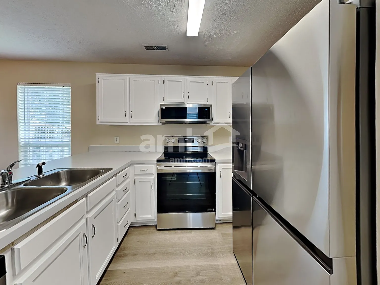 4 bed, 3.0 bath, 2113 sqft, $2,570 — Photo 3