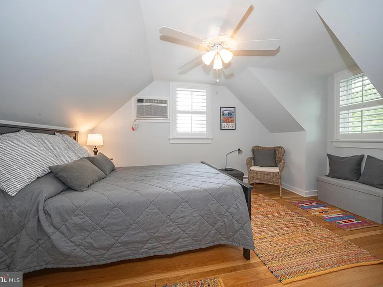 533 Monument Ave — Photo 22
