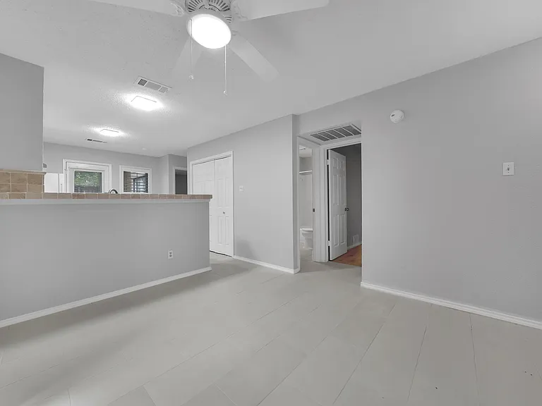 2111 E Belt Line Rd — Photo 10