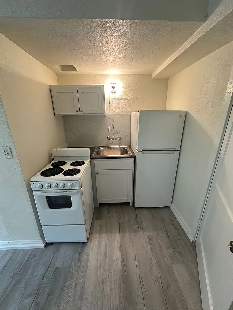 Newly Renovated Studio Apartment in the Heart of Waikiki — Photo 3