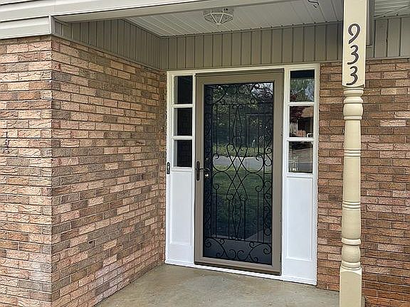 5th image of 933 Hawthorne Dr NE