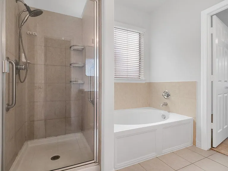 3611 Rocky Ledge Ln — Photo 25