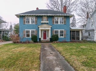 2860 Woodbury Rd, Shaker Heights, OH 44120