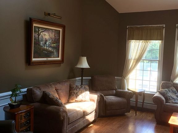 High ceilings, Lg Windows