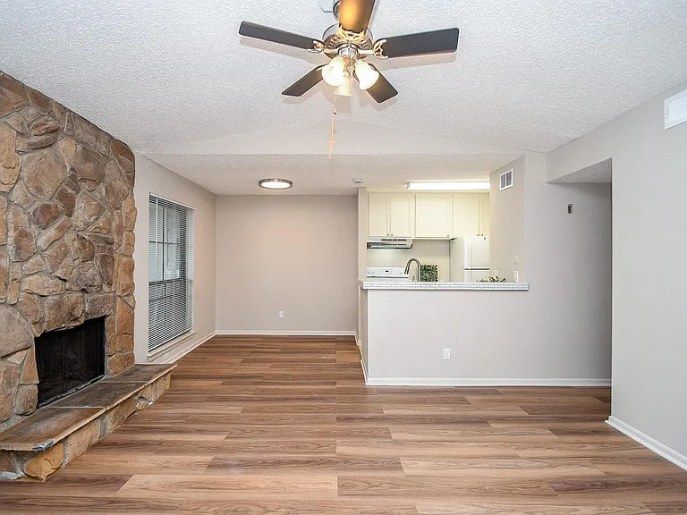 17331 Red Oak Dr #24 — Photo 3