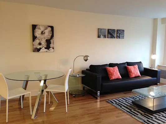 Sold by Urban Living | media 5