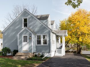 27053 N Ridge St, Wauconda, IL 60084