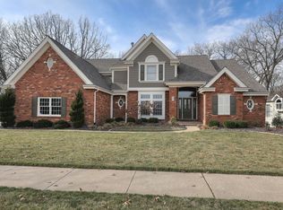 819 Dogwood Meadows Ct, Ballwin, MO 63021