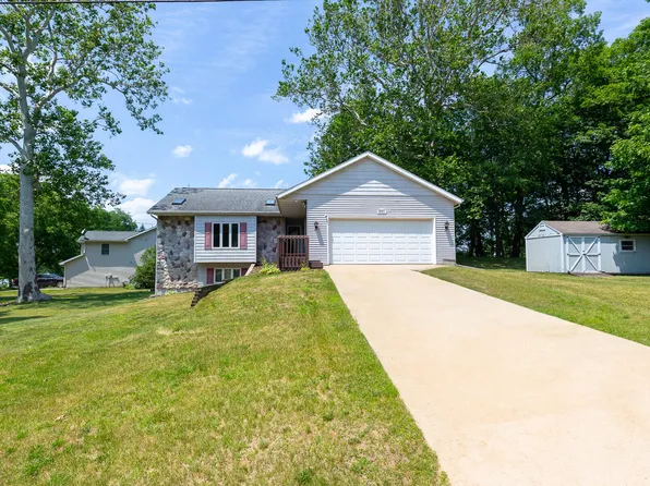2820 Chippewa Trl, Hastings, MI 49058