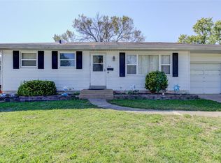 60 Ruth Dr, Florissant, MO 63031