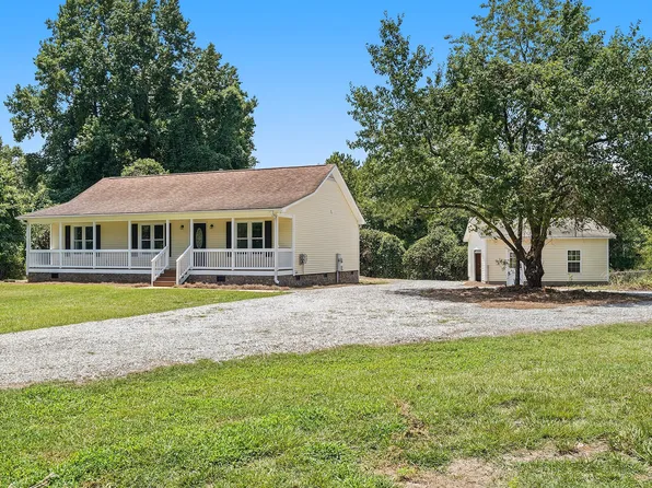 1519 Indian Camp Rd, Clayton, NC 27520