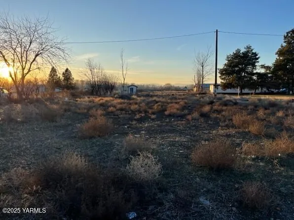 602 Butterfield Rd, Yakima, WA 98901