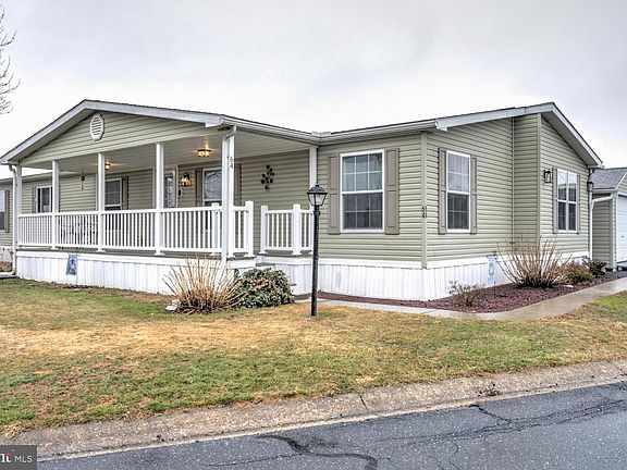 2nd image of 64 Ridgewood Mnr