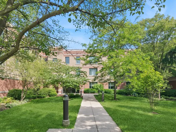 891 Central Ave APT 221, Highland Park, IL 60035