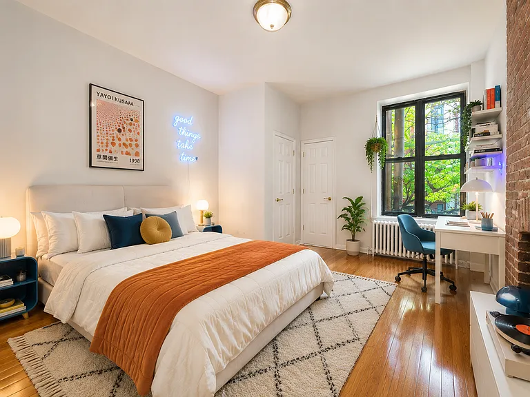 504 W 44th St #2W — Photo 2