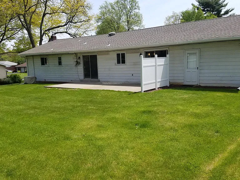 Mosser Dr — Photo 11
