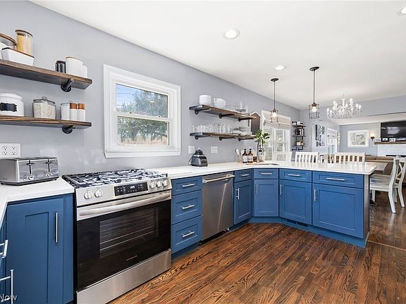 4th image of 2427 Wadsworth Rd